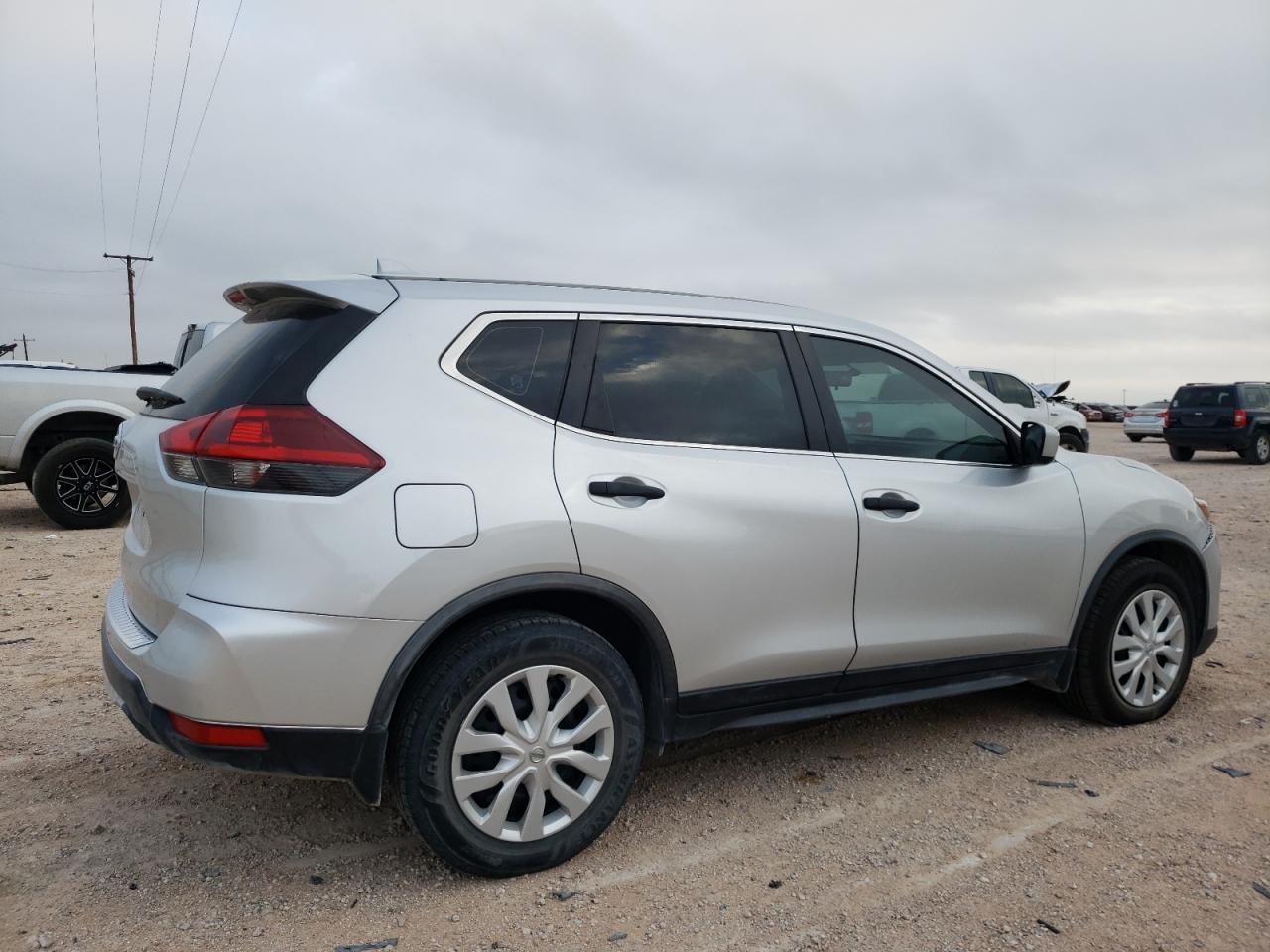 Image 3 of 2018 NISSAN ROGUE S 2018 with VIN JN8AT2MT1JW460508