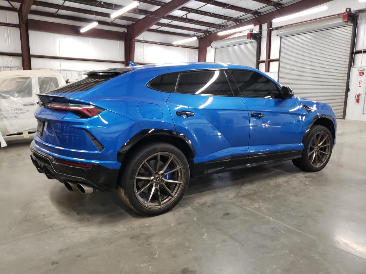 Image 3 of 2019 LAMBORGHINI URUS  2019 with VIN ZPBUA1ZL5KLA01012
