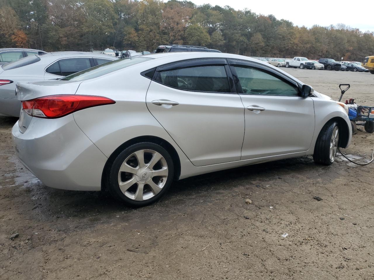 Image 3 of Hyundai Elantra Gls 2011 with VIN KMHDH4AE5BU166906