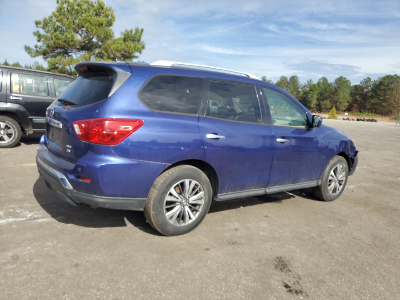 Image 3 of 2017 NISSAN PATHFINDER S 2017 with VIN 5N1DR2MM3HC690025