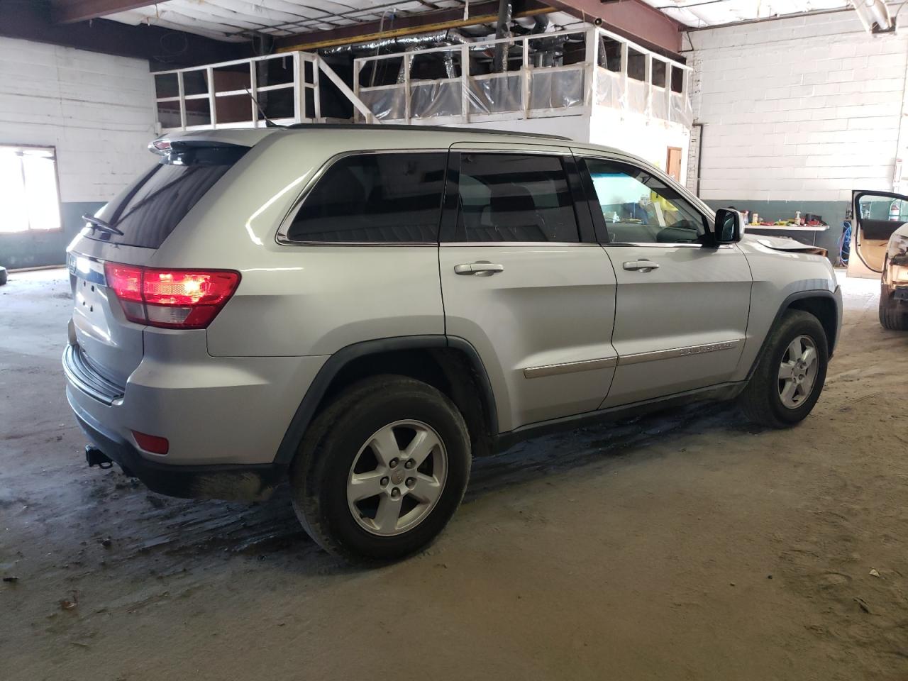 Изображение 3 2012 JEEP GRAND CHEROKEE LAREDO 2012 с VIN 1C4RJFAG6CC209300