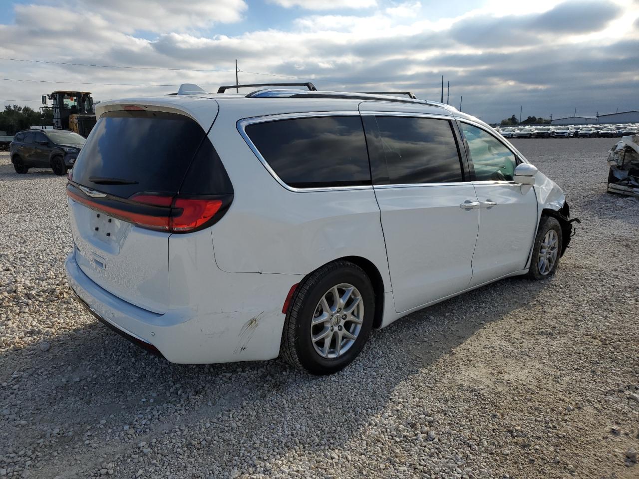Image 3 of 2021 CHRYSLER PACIFICA TOURING L 2021 with VIN 2C4RC1BG6MR527891