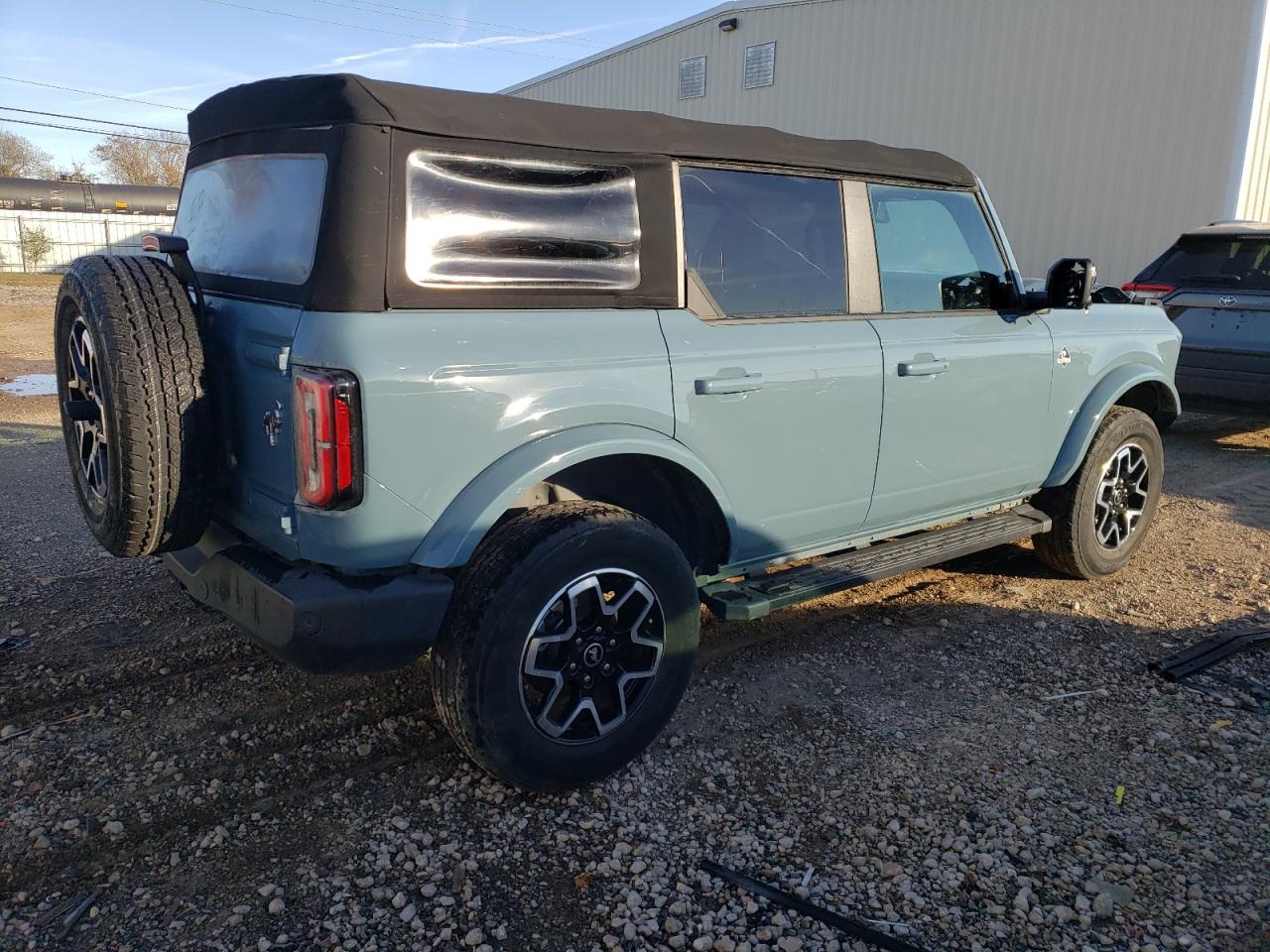 Image 3 of Ford Bronco Base 2021 with VIN 1FMDE5BH5MLA71679