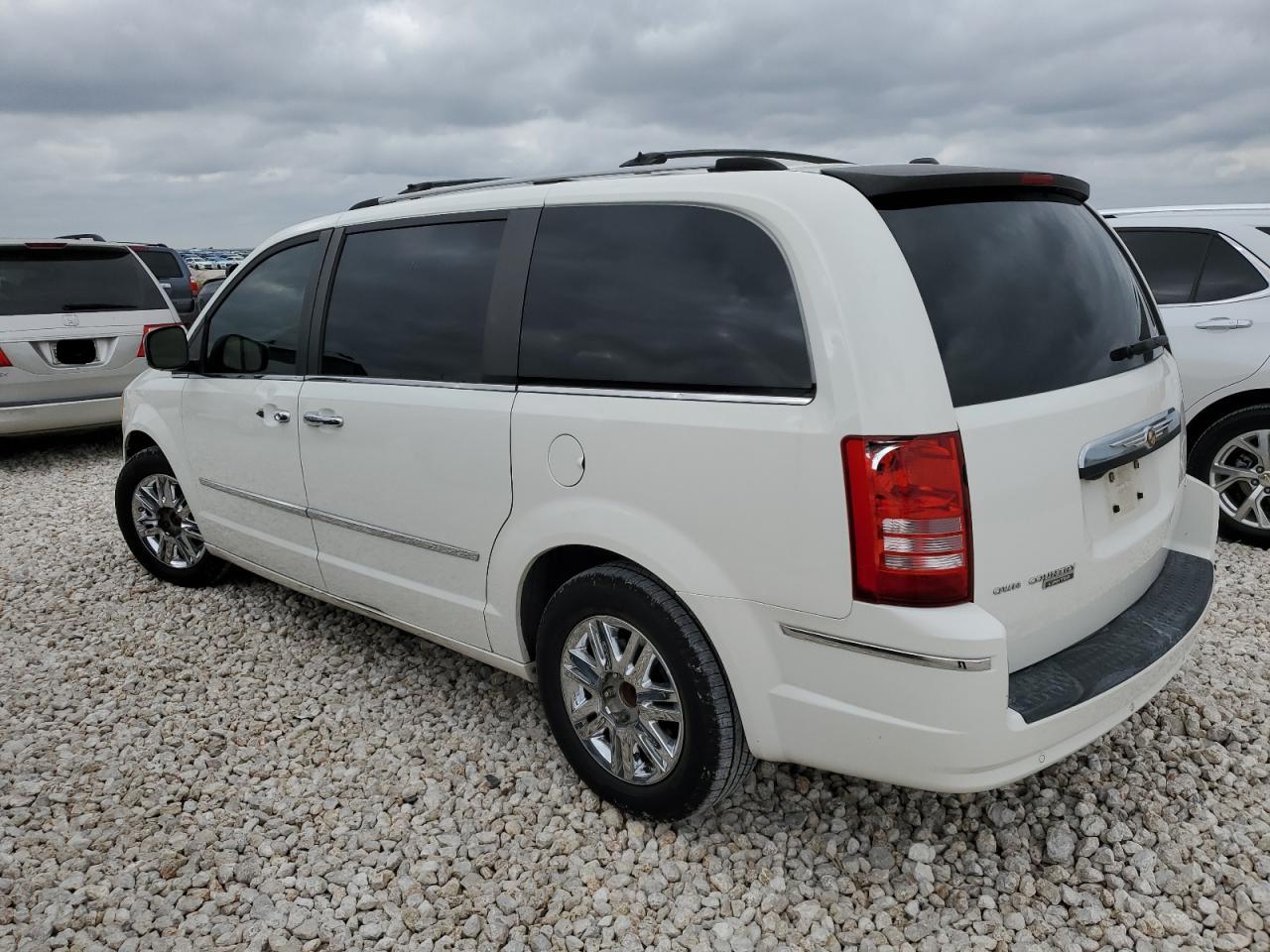Image 2 of 2008 CHRYSLER TOWN & COUNTRY LIMITED 2008 with VIN 2A8HR64X98R688383