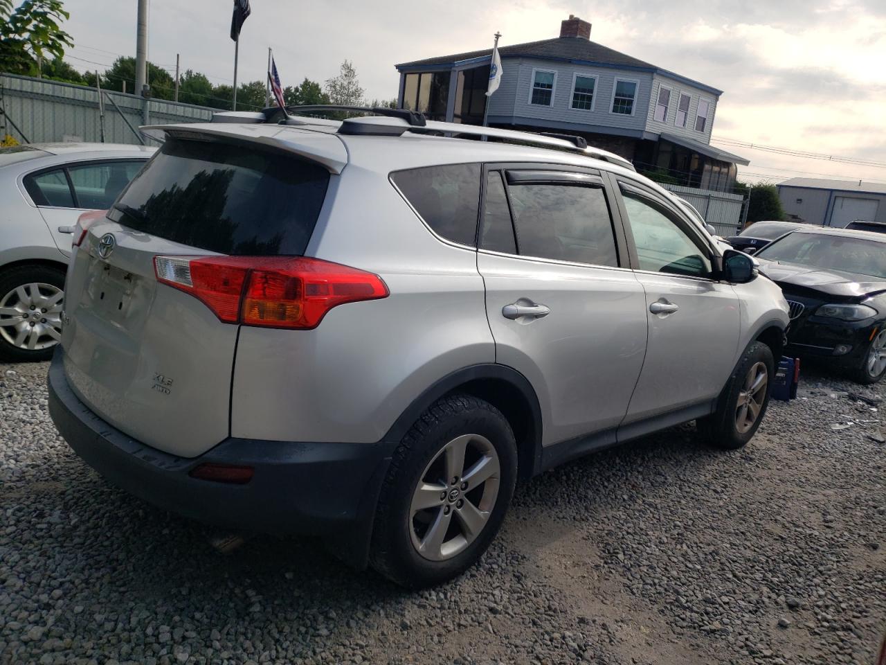 Image 3 of 2015 TOYOTA RAV4 XLE 2015 with VIN 2T3RFREV9FW276681