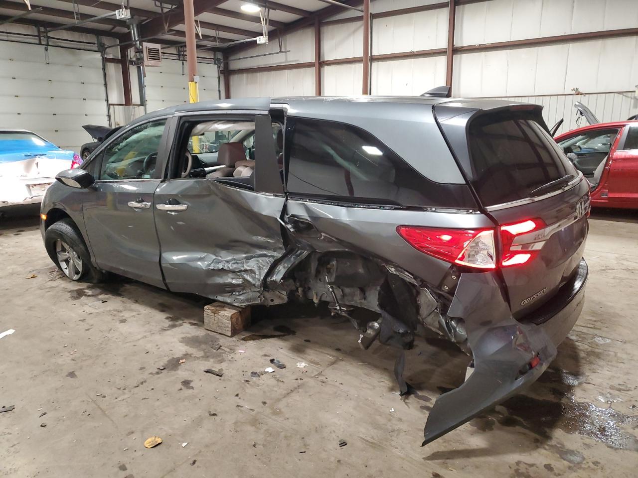 Изображение 2 2018 HONDA ODYSSEY EX 2018 с VIN 5FNRL6H51JB055870