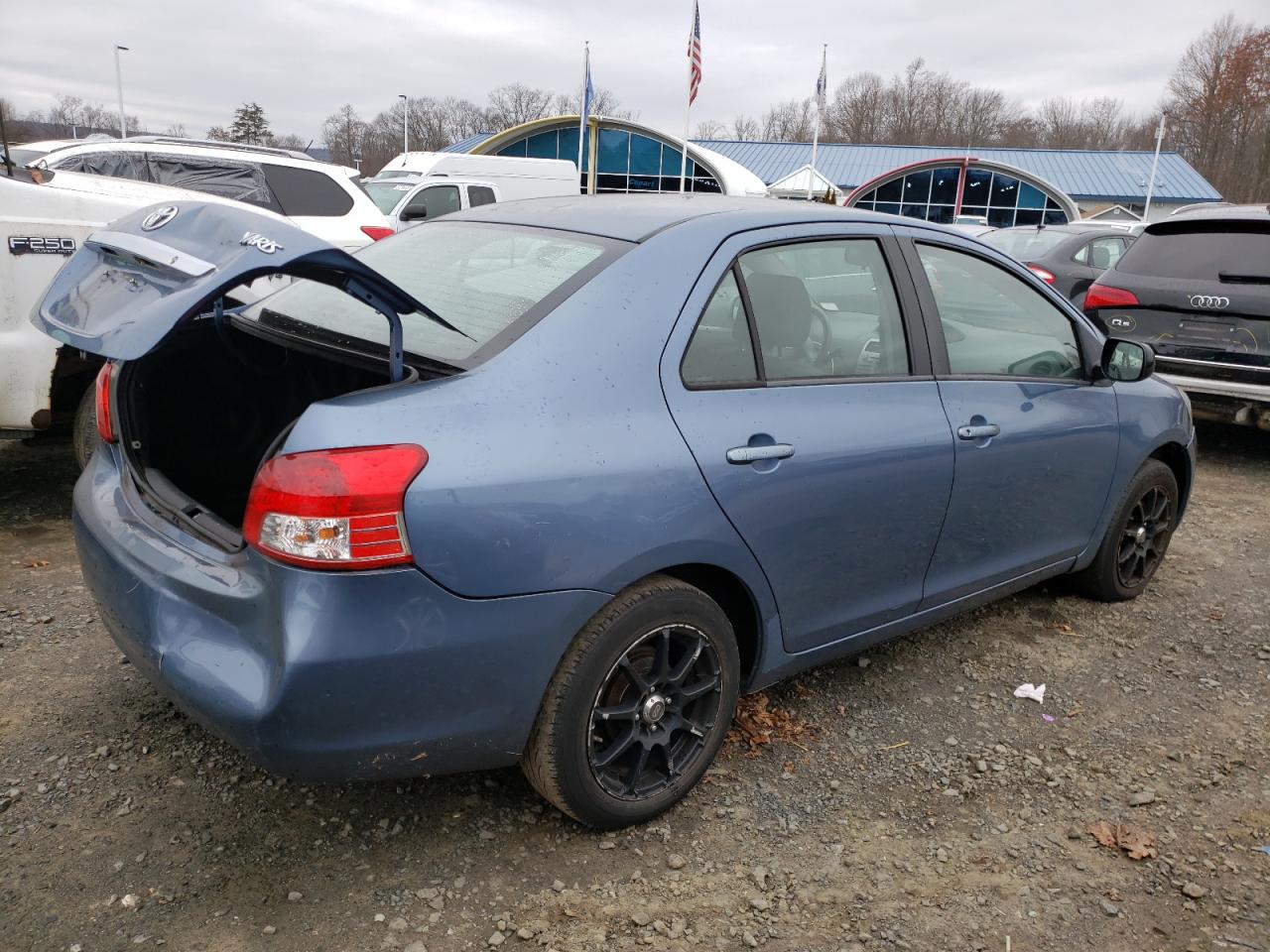 Image 3 of 2009 TOYOTA YARIS  2009 with VIN JTDBT903591311963