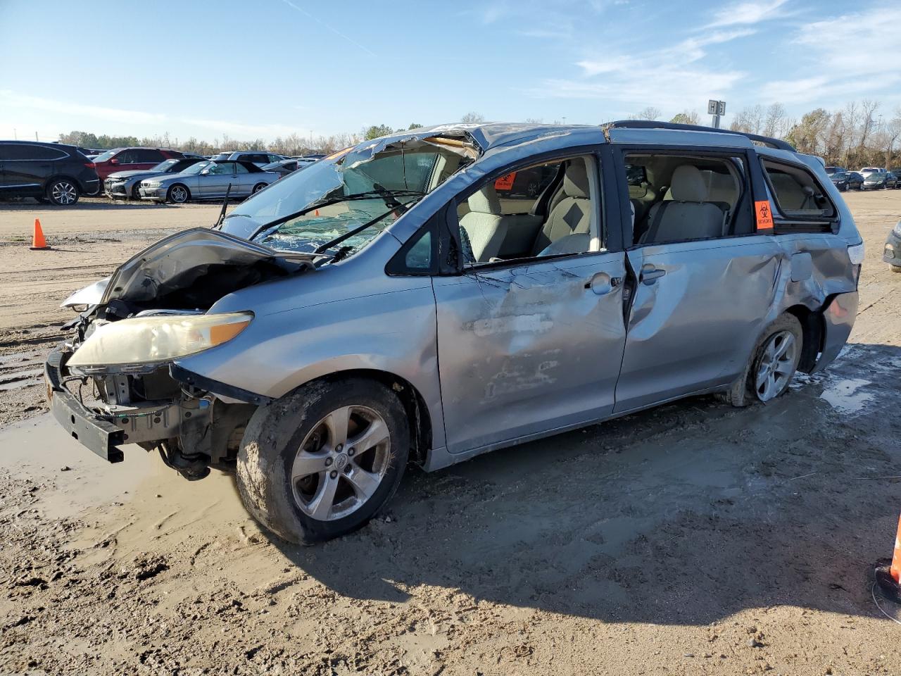 Image 1 of 2011 TOYOTA SIENNA LE 2011 with VIN 5TDKK3DC2BS113764