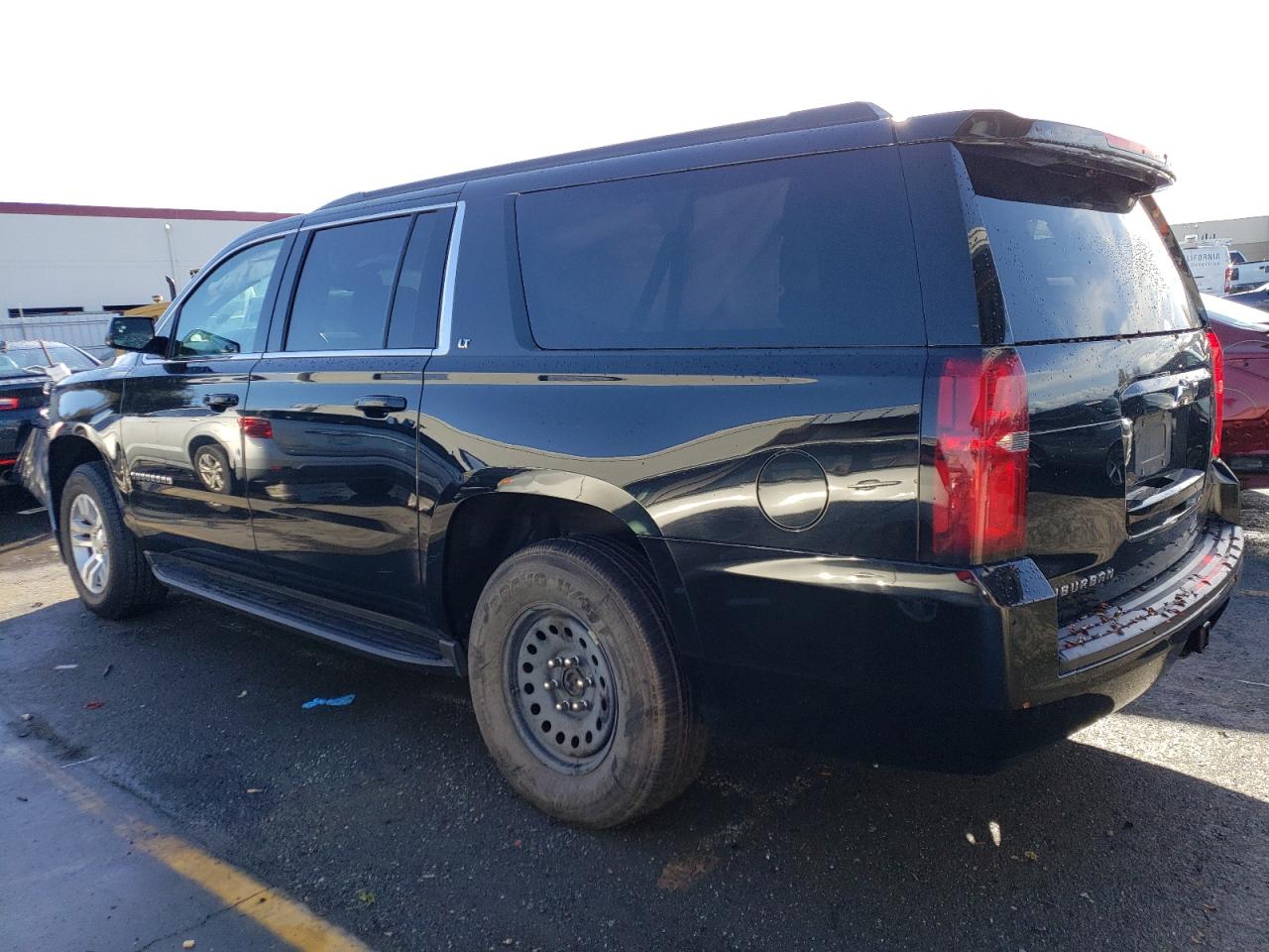 Изображение 2 2020 CHEVROLET SUBURBAN K1500 LT 2020 с VIN 1GNSKHKC4LR256674