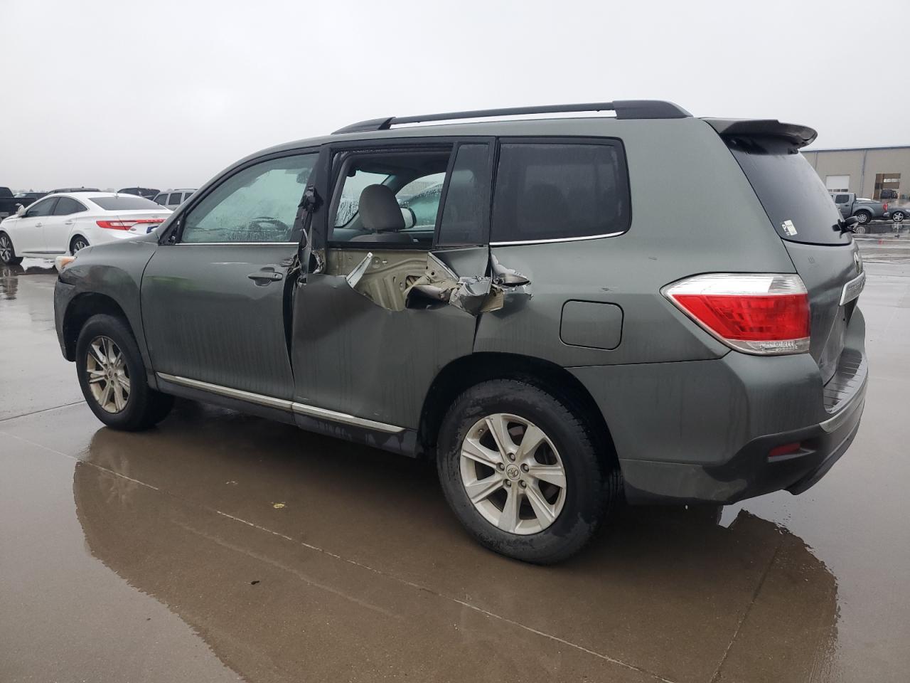 Obraz 2 z 2013 TOYOTA HIGHLANDER BASE 2013 z VIN 5TDBK3EH3DS246109