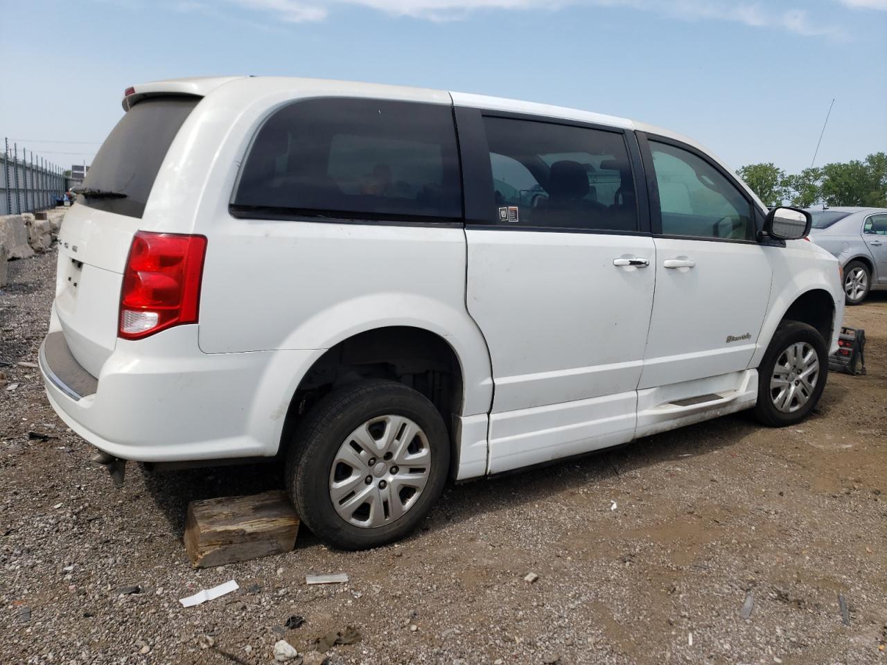 Obraz 3 z 2018 DODGE GRAND CARAVAN SE 2018 z VIN 2C4RDGBG1JR160474