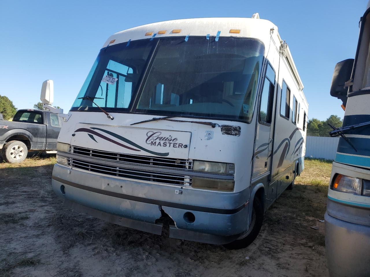 Image 2 of 2000 FORD F550 SUPER DUTY STRIPPED CHASSIS 2000 with VIN 3FCNF53S1XJA37260
