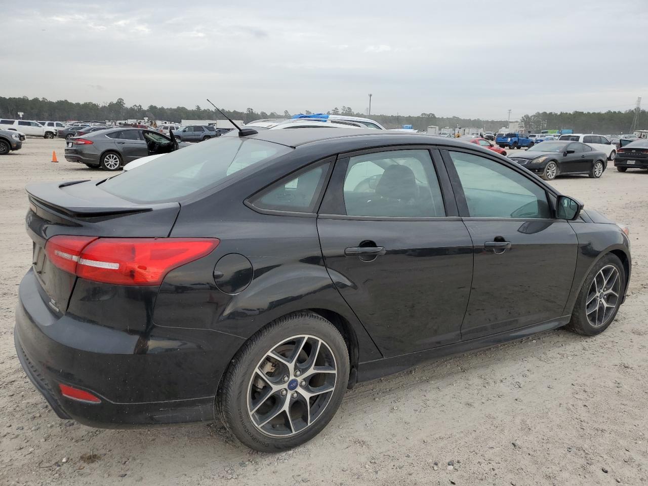Obraz 3 z 2016 FORD FOCUS SE 2016 z VIN 1FADP3F21GL225114