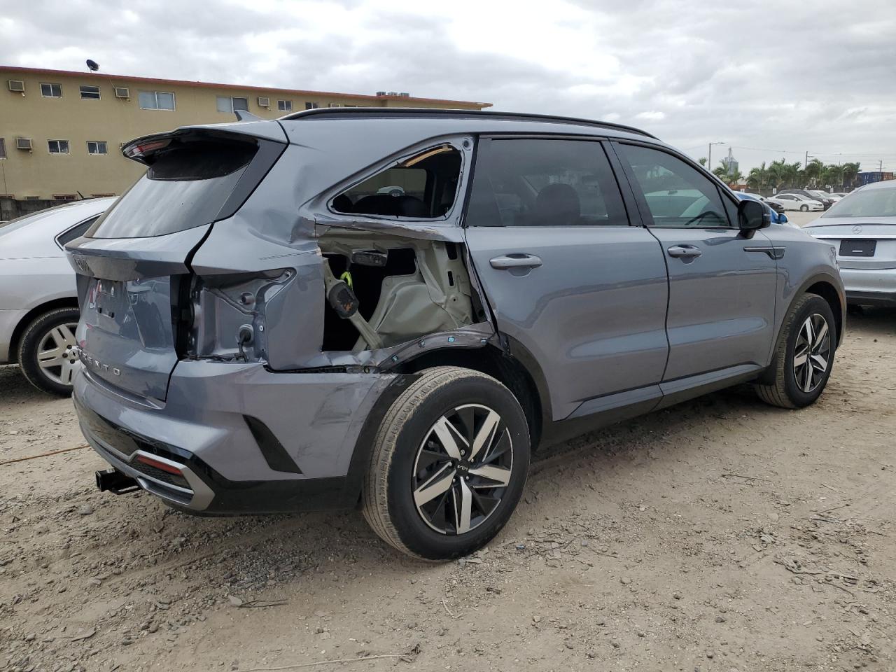 Изображение 3 2022 KIA SORENTO S 2022 с VIN 5XYRL4LC1NG155718