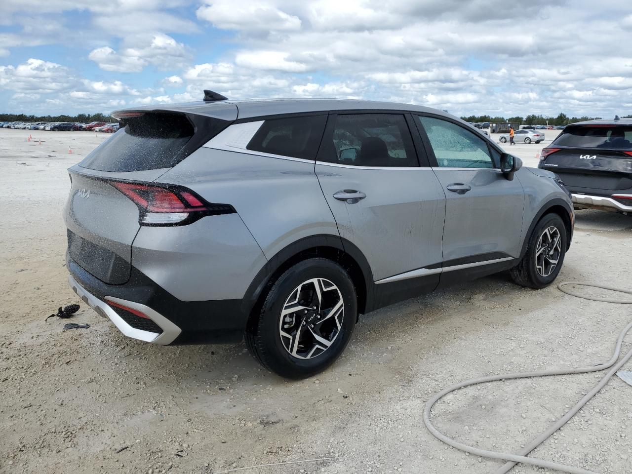 Изображение 3 2023 KIA SPORTAGE LX 2023 с VIN KNDPU3AF1P7145718