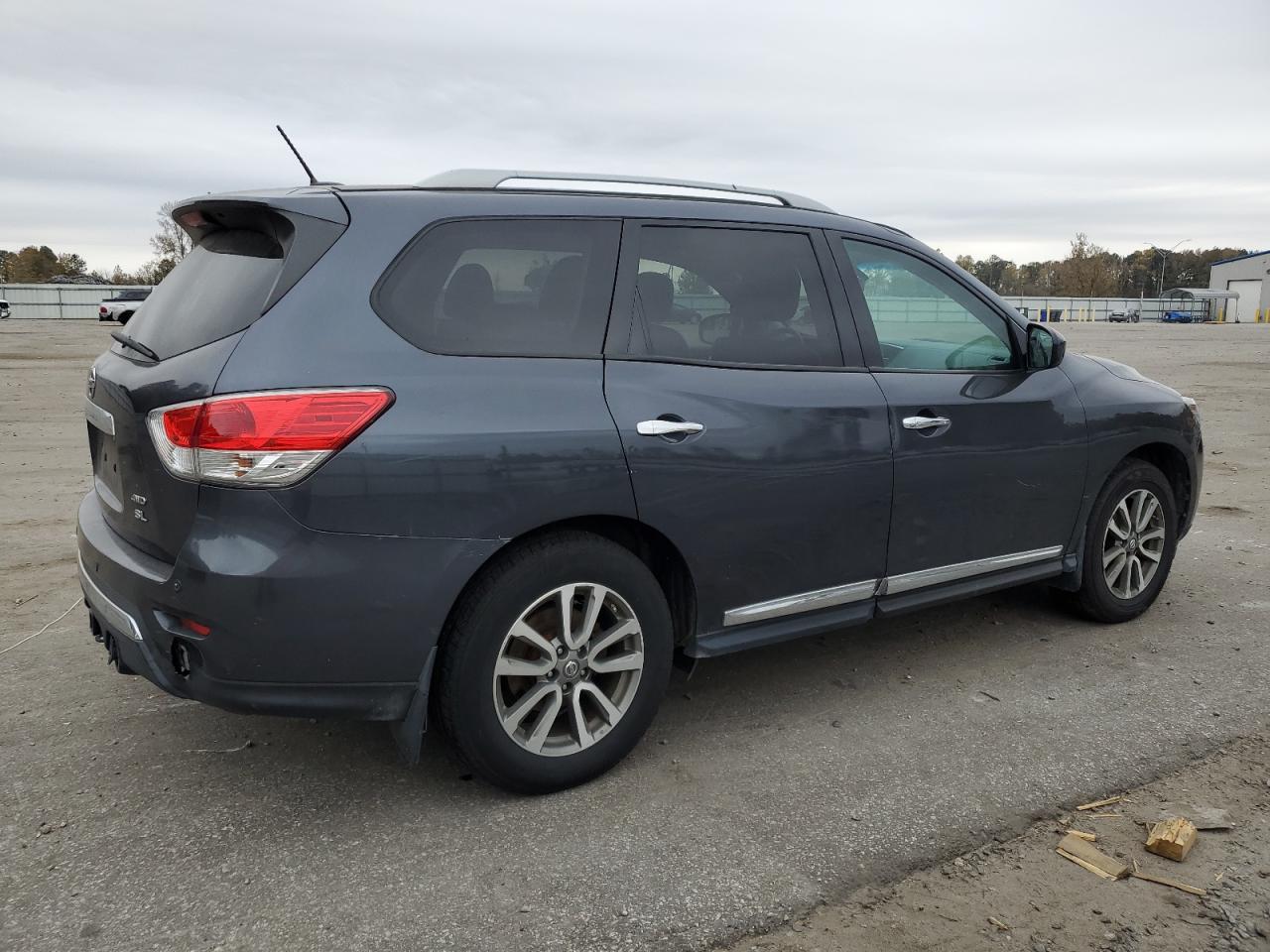 Image 3 of 2014 NISSAN PATHFINDER S 2014 with VIN 5N1AR2MM1EC604161