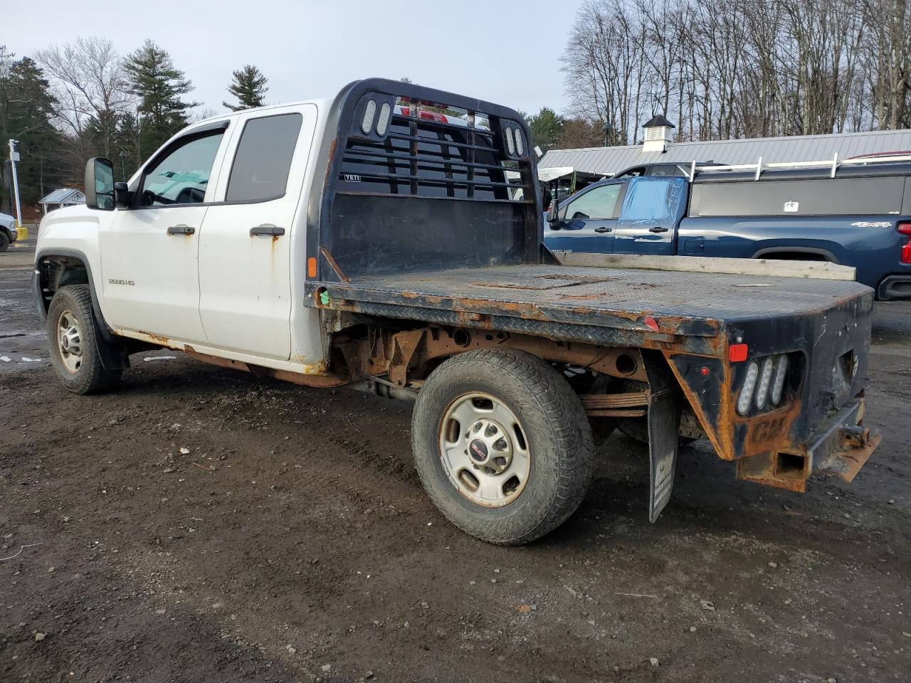 Image 2 of 2015 GMC SIERRA K2500 HEAVY DUTY 2015 with VIN 1GT22XE88FZ132695