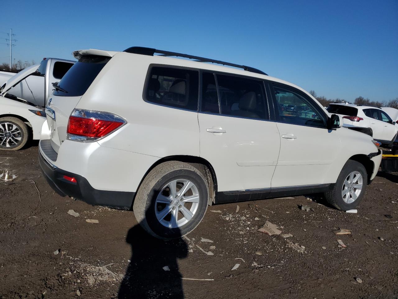 Image 3 of 2012 TOYOTA HIGHLANDER BASE 2012 with VIN 5TDBK3EH2CS175094