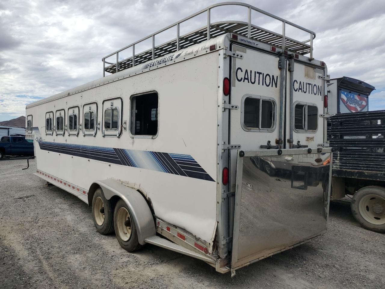 Image 3 of 1990 FEATHERLITE MFG INC HORSETRAIL 1990 with VIN 1FPL24205LA711196