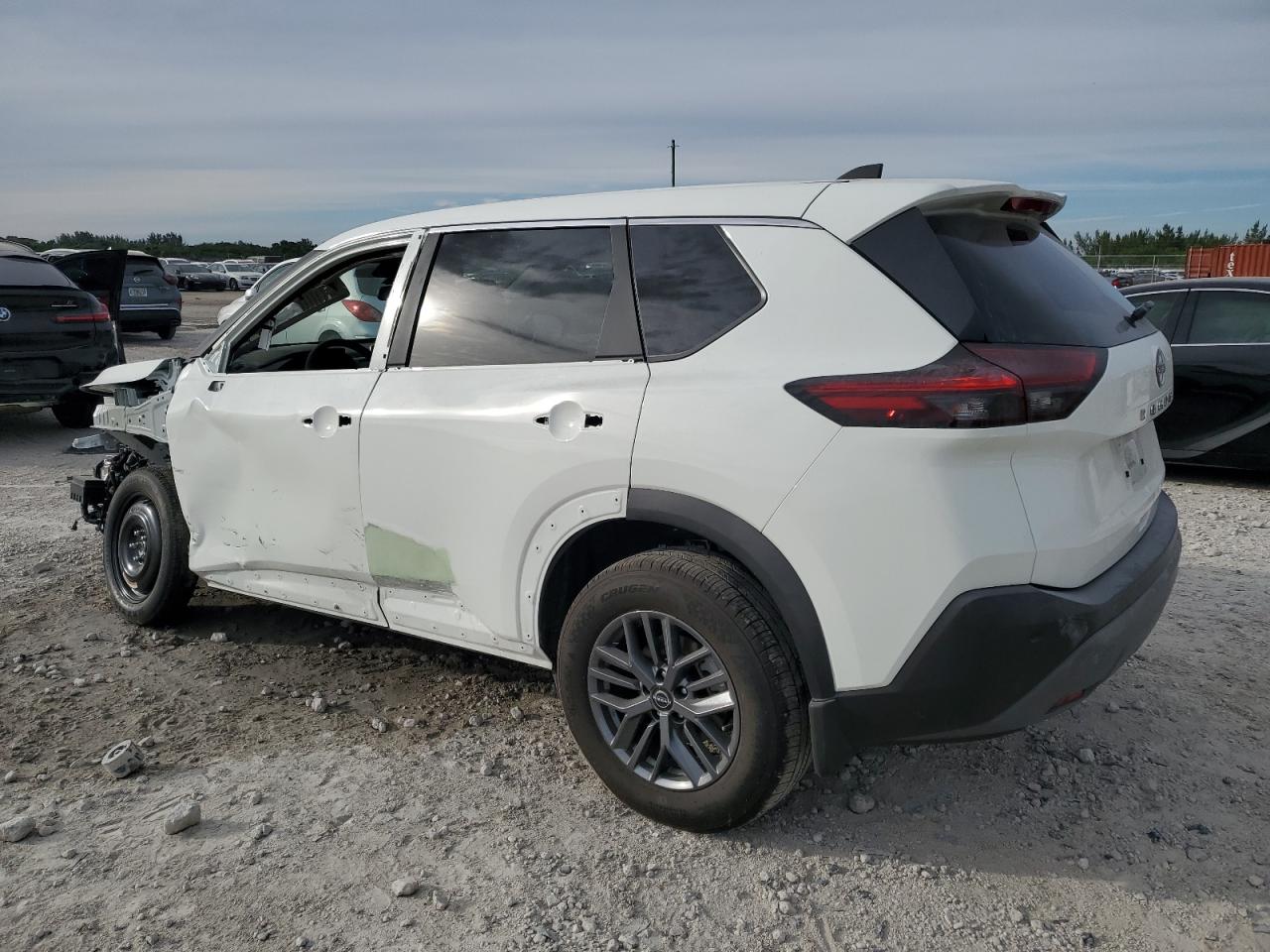 Obraz 2 z 2023 NISSAN ROGUE S 2023 z VIN 5N1BT3AA3PC865204