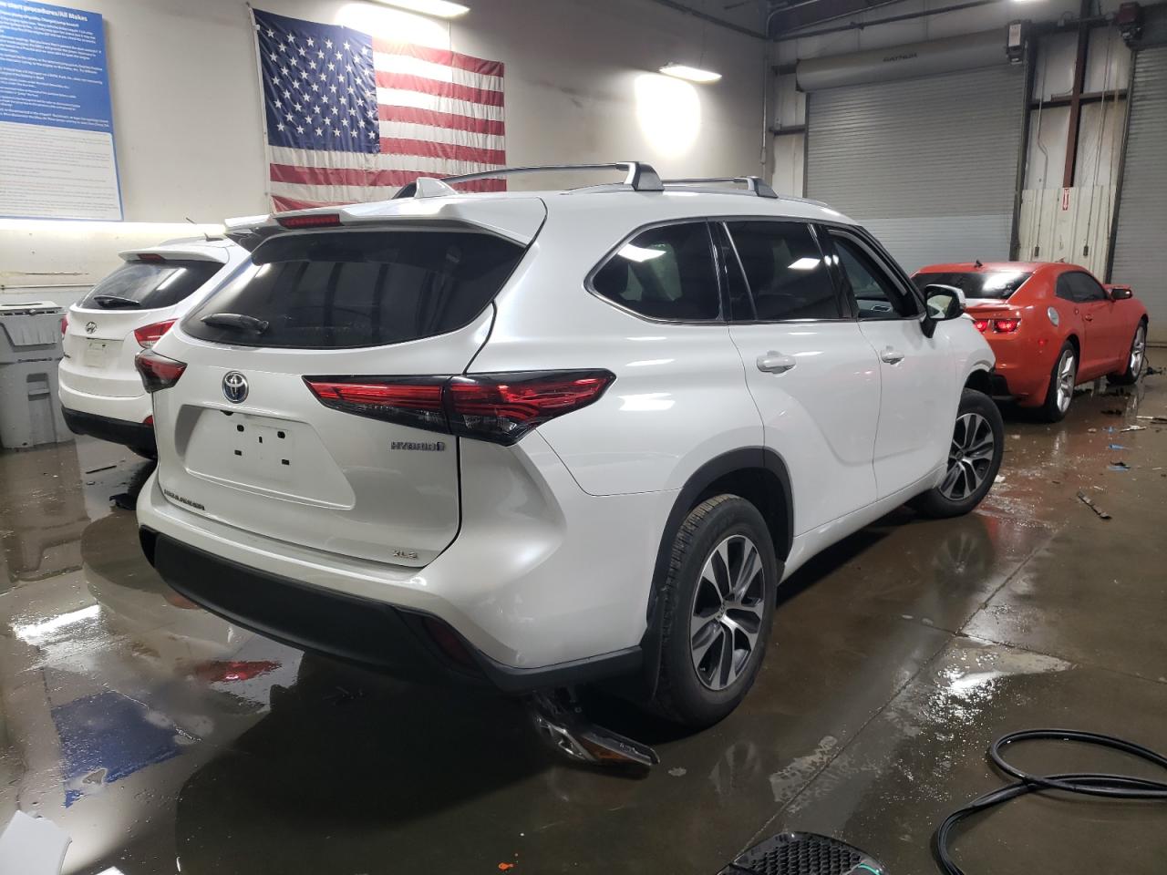 Изображение 3 2022 TOYOTA HIGHLANDER HYBRID XLE 2022 с VIN 5TDHARAH3NS515295