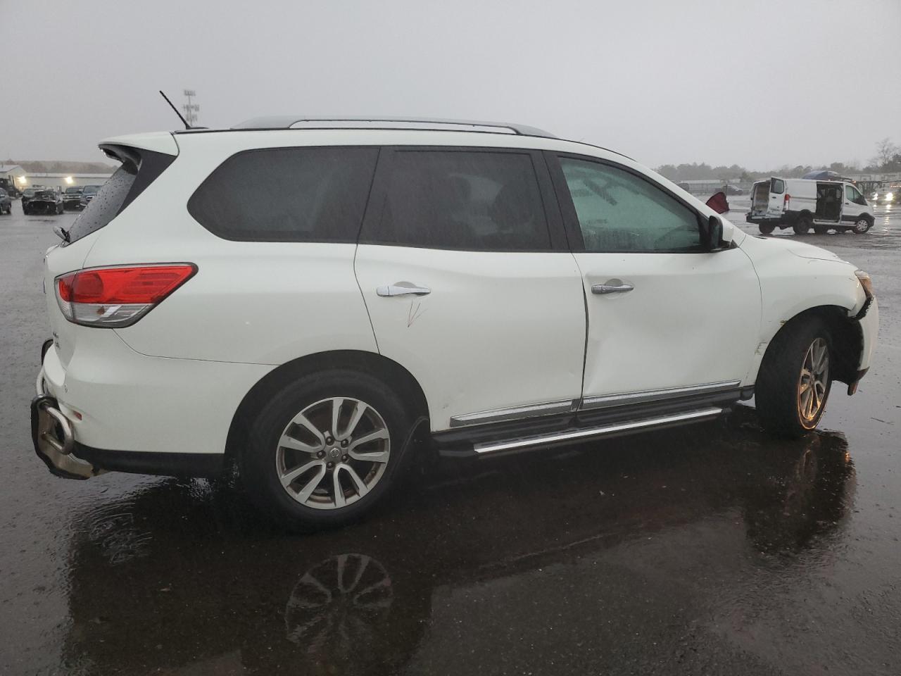 Image 3 of 2015 NISSAN PATHFINDER S 2015 with VIN 5N1AR2MM4FC701971