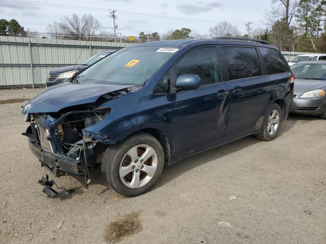 2011 TOYOTA SIENNA LE 2011 image