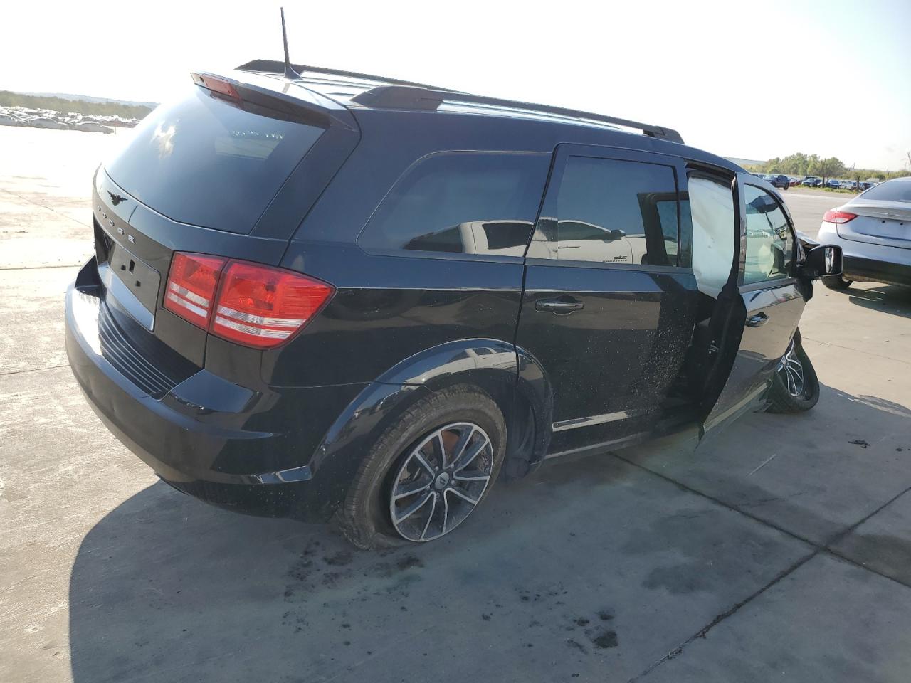 Image 3 of 2018 DODGE JOURNEY SE 2018 with VIN 3C4PDCAB6JT528134