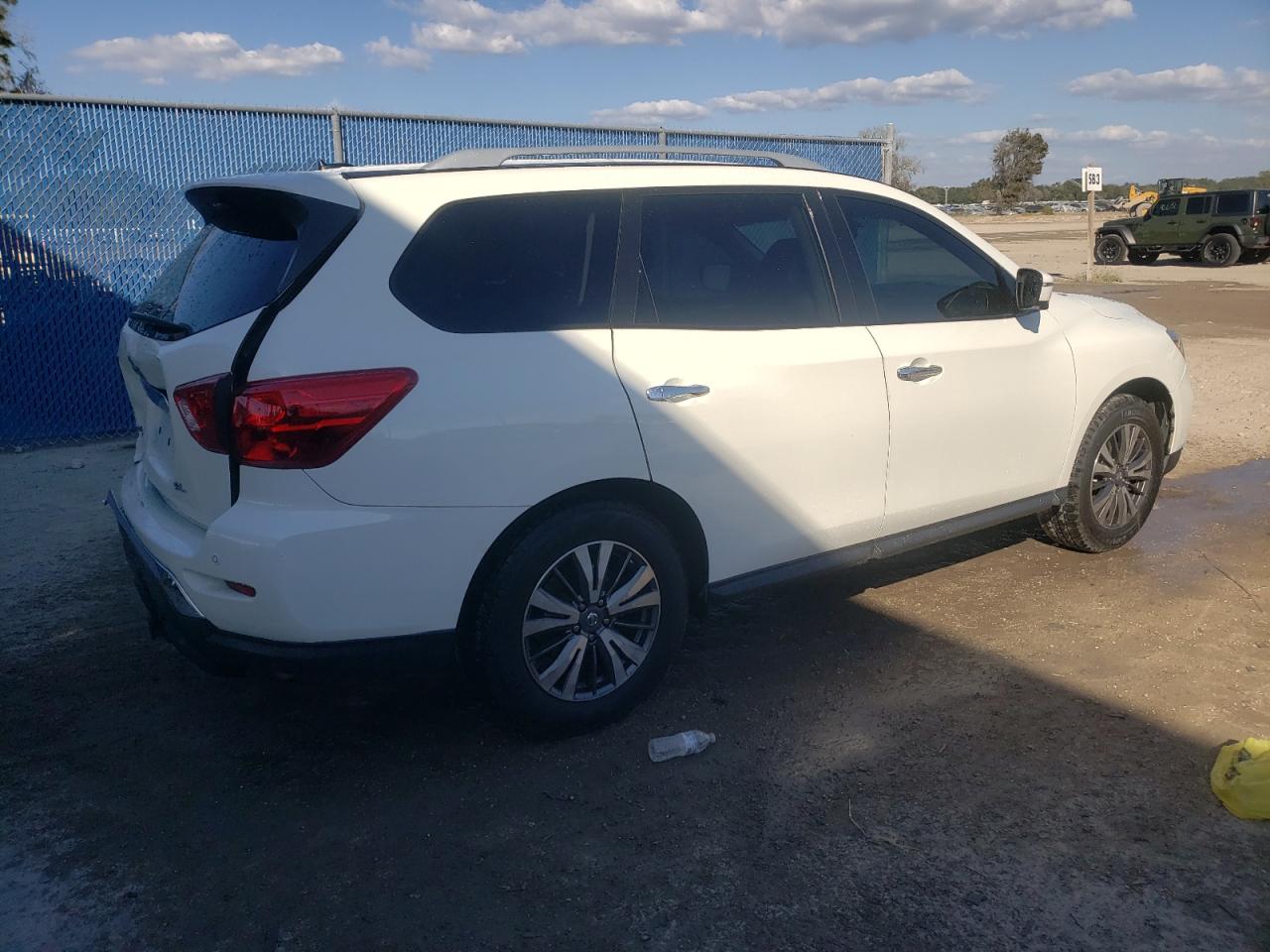 Изображение 3 2018 NISSAN PATHFINDER S 2018 с VIN 5N1DR2MN2JC609000