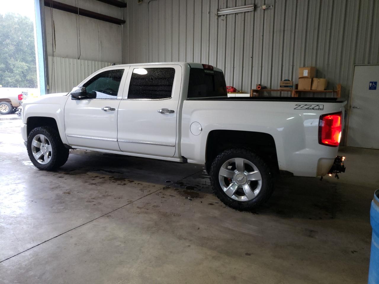 Image 2 of 2017 CHEVROLET SILVERADO K1500 LTZ 2017 with VIN 3GCUKSEC1HG412039