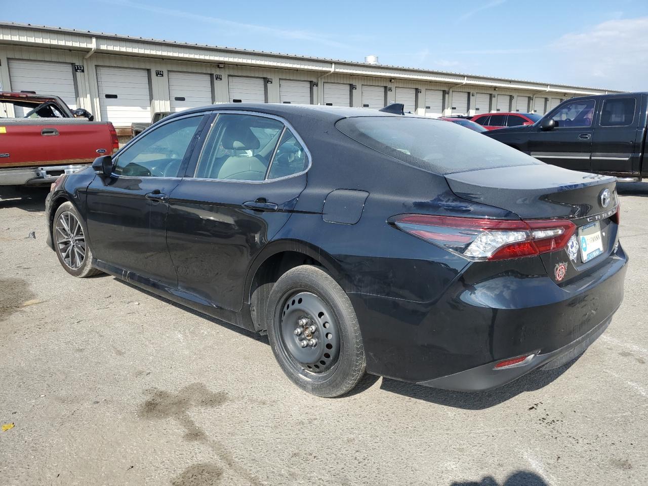 Obraz 2 z 2021 TOYOTA CAMRY XLE 2021 z VIN 4T1F11BK5MU029564