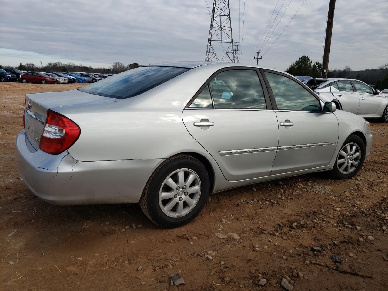 Image 3 of 2002 TOYOTA CAMRY LE 2002 with VIN JTDBF30K520033489