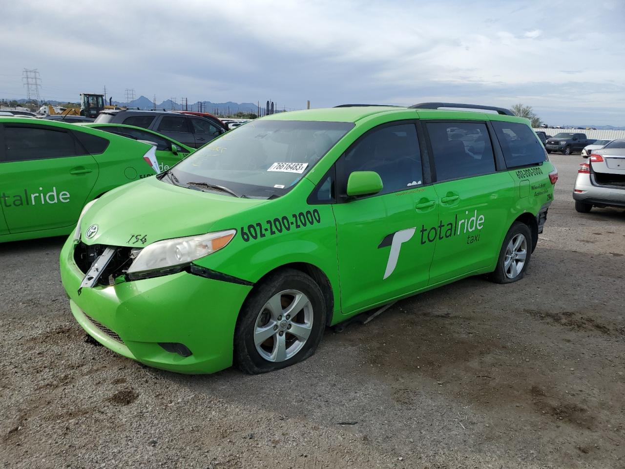 Изображение 1 2015 TOYOTA SIENNA LE 2015 с VIN 5TDKK3DC3FS560884