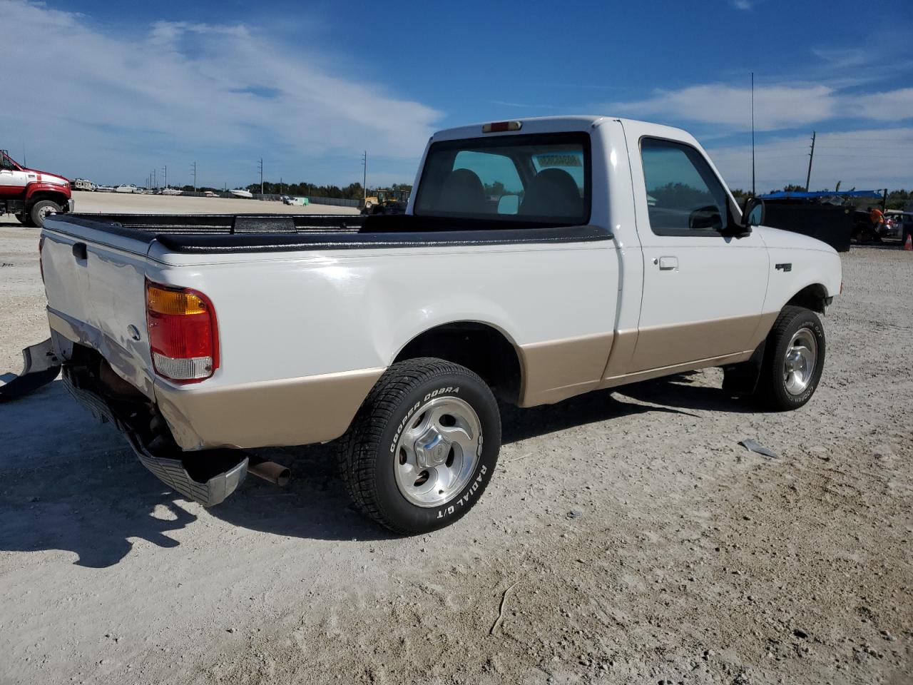 Image 3 of 1998 FORD RANGER  1998 with VIN 1FTYR10C3WUC21196