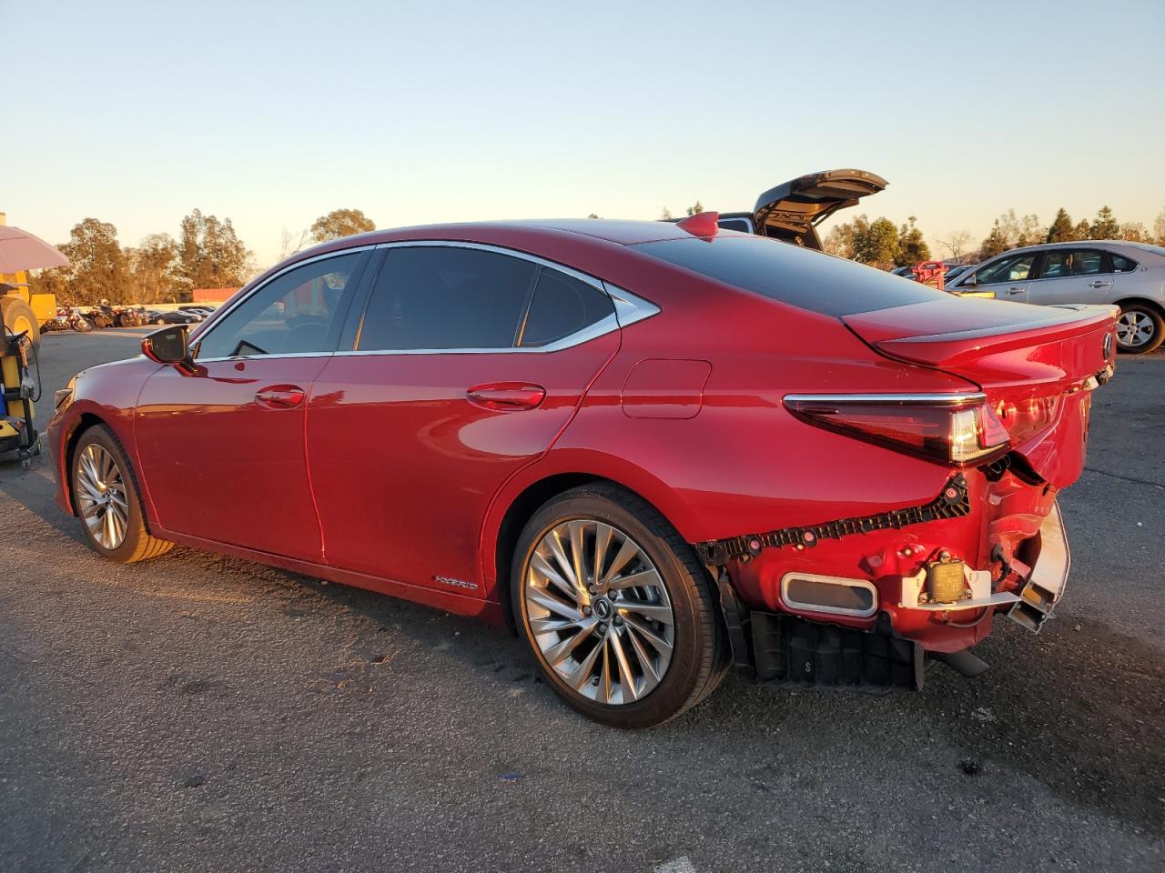 Image 2 of 2019 LEXUS ES 300H 2019 with VIN JTHB21B10K2042043