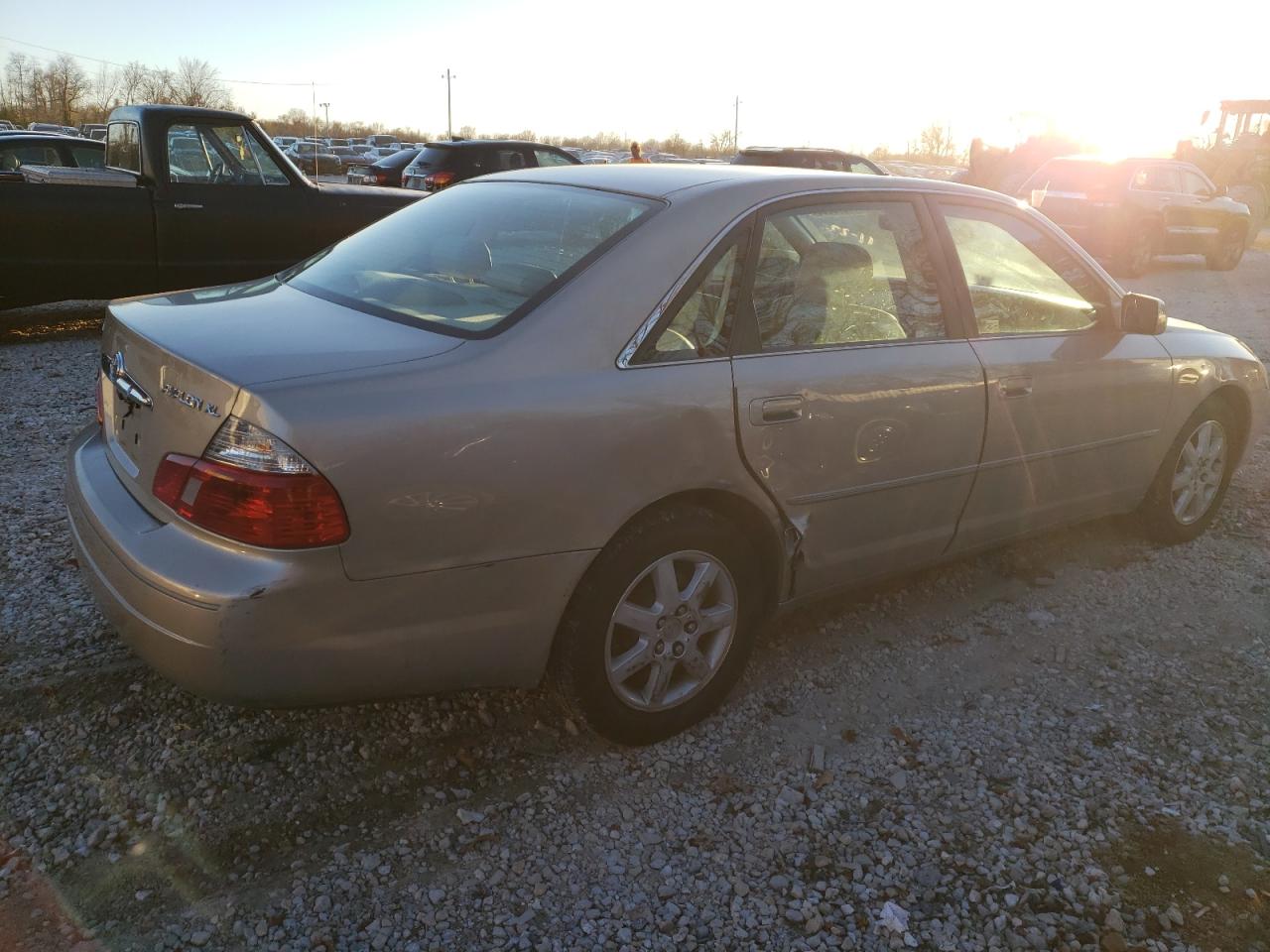 Obraz 3 z 2003 TOYOTA AVALON XL 2003 z VIN 4T1BF28B83U327490