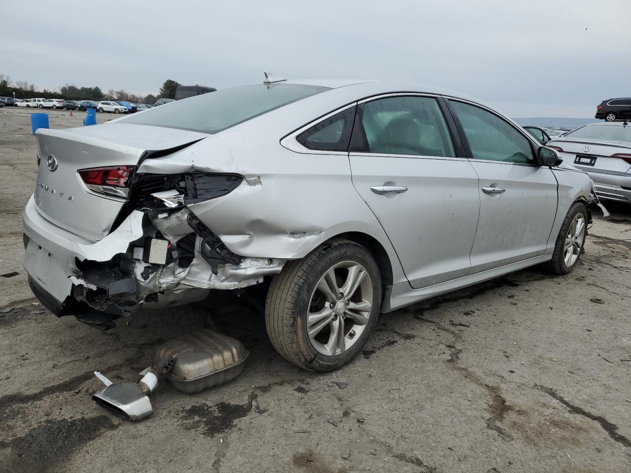 Image 3 of 2019 HYUNDAI SONATA LIMITED 2019 with VIN 5NPE34AF7KH773464