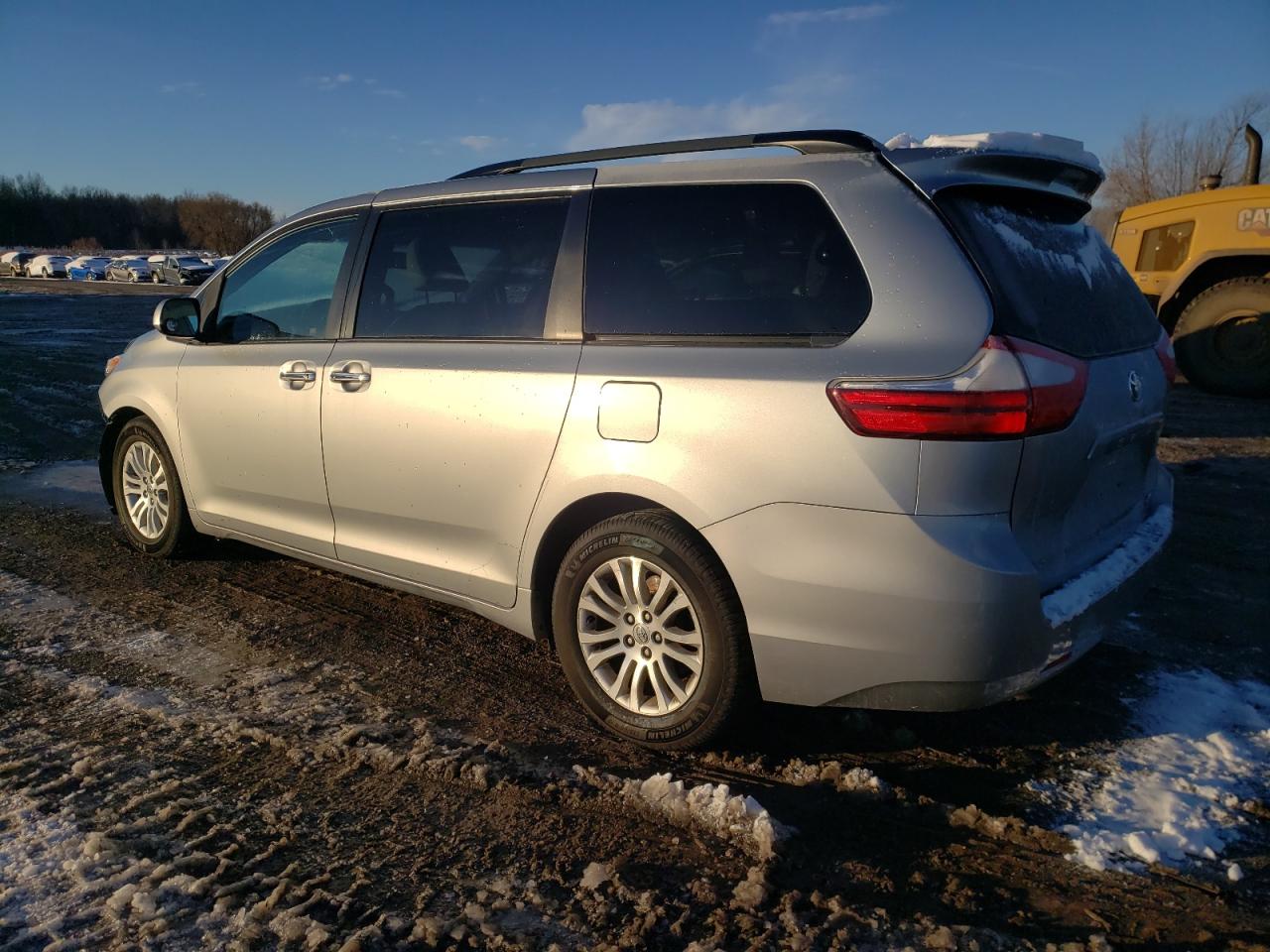 Изображение 2 2015 TOYOTA SIENNA XLE 2015 с VIN 5TDYK3DC3FS529189