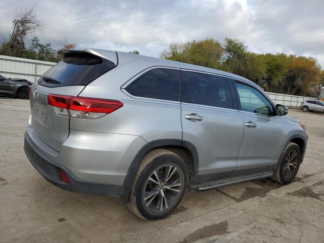 Obraz 3 z 2019 TOYOTA HIGHLANDER LE 2019 z VIN 5TDZARFH5KS051371