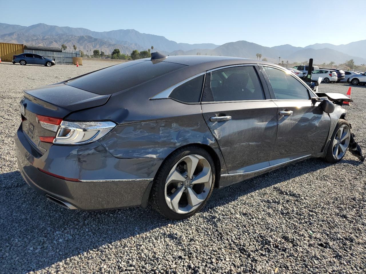 Obraz 3 z 2018 HONDA ACCORD TOURING 2018 z VIN 1HGCV1F99JA011943