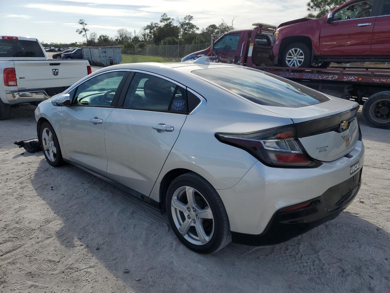 Изображение 2 2017 CHEVROLET VOLT LT 2017 с VIN 1G1RA6S59HU167969