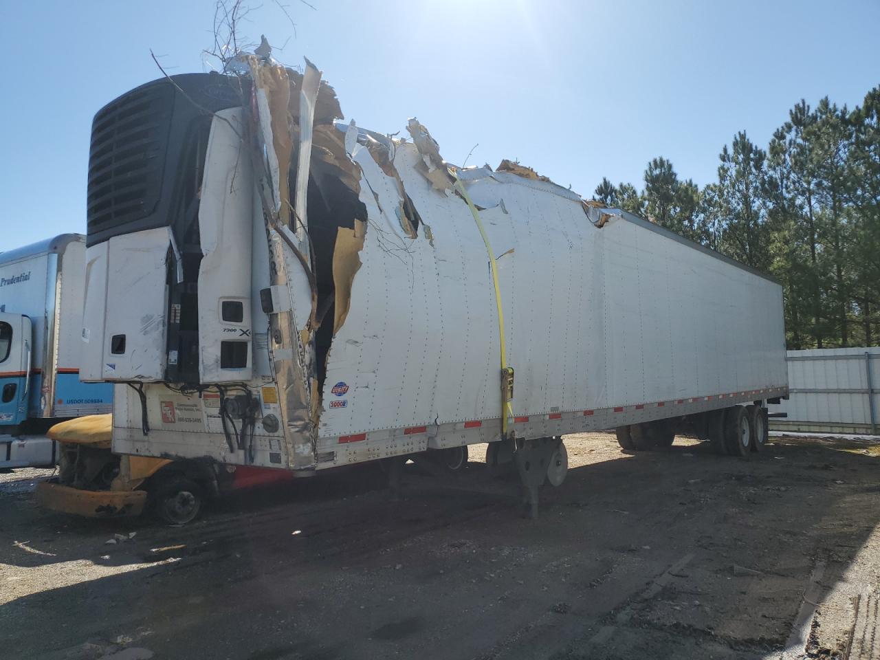 Image 2 of 2016 UTILITY REFER TRLR 2016 with VIN 1UYVS2539GM456601