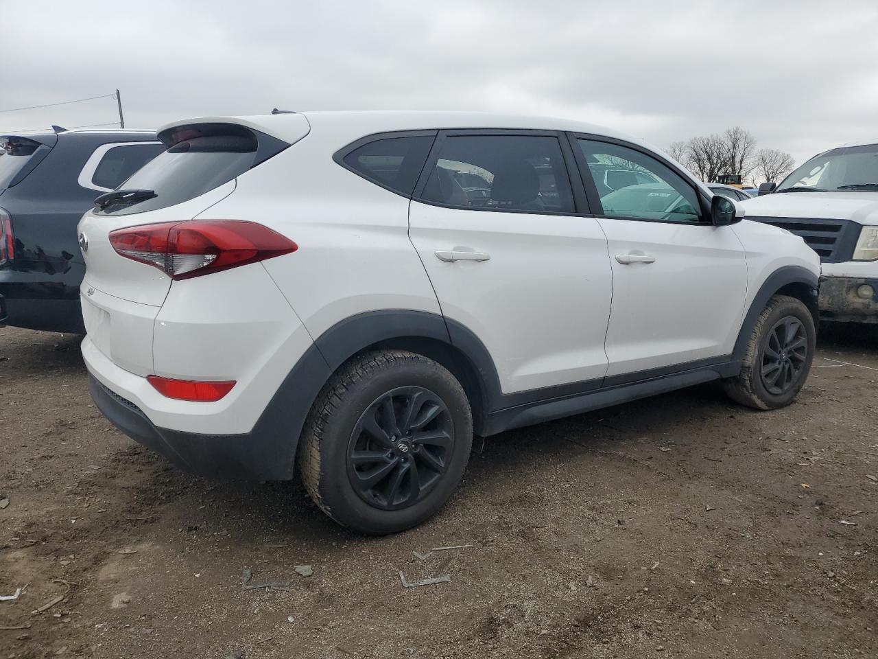 Image 3 of 2016 HYUNDAI TUCSON SE 2016 with VIN KM8J23A43GU148658