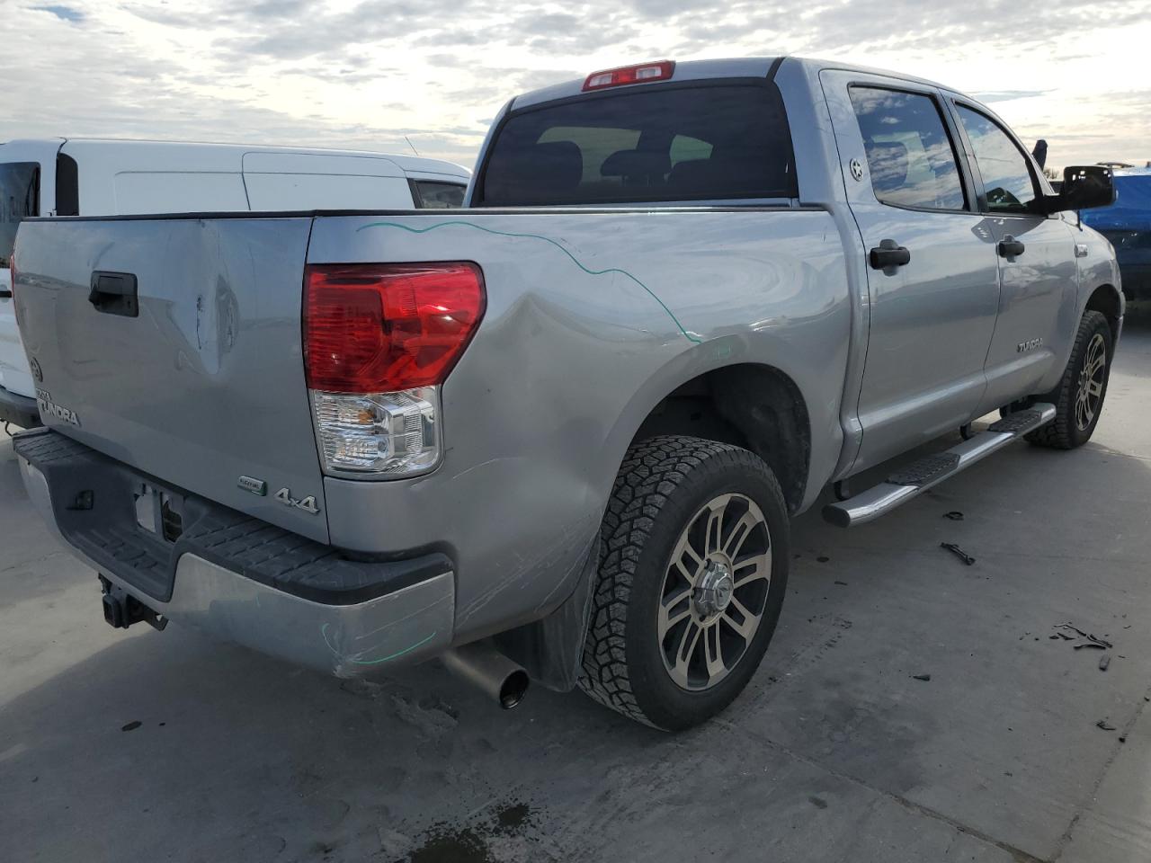 Obraz 3 z 2013 TOYOTA TUNDRA CREWMAX SR5 2013 z VIN 5TFDW5F13DX296237