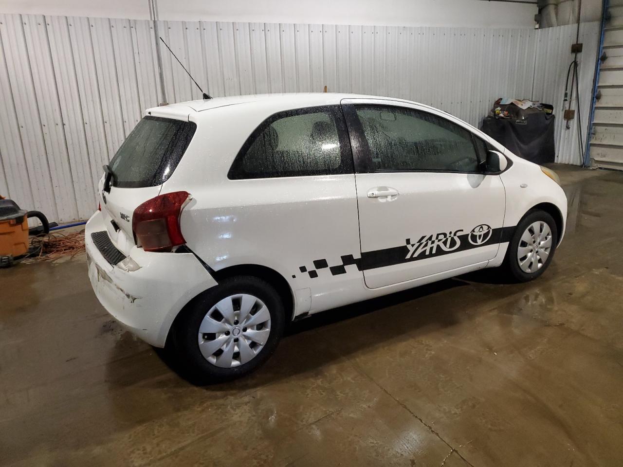 Obraz 3 z 2008 TOYOTA YARIS  2008 z VIN JTDJT903885170325