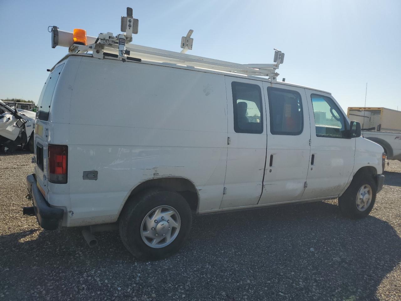 Obraz 3 z 2010 FORD ECONOLINE E250 VAN 2010 z VIN 1FTNE2ELXADA60240
