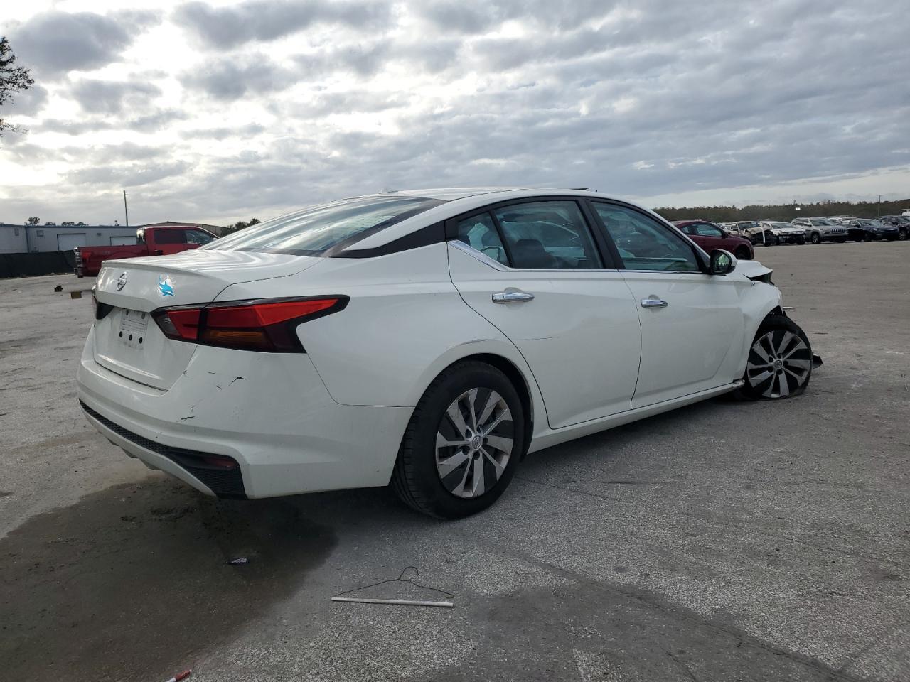 Изображение 3 2020 NISSAN ALTIMA S 2020 с VIN 1N4BL4BV6LC211387