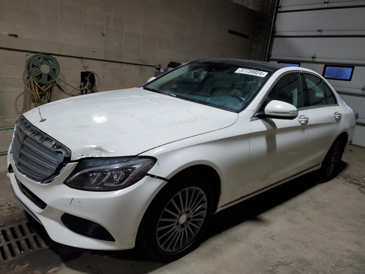 Изображение 1 2015 MERCEDES-BENZ C 300 4MATIC 2015 с VIN 55SWF4KB1FU007160