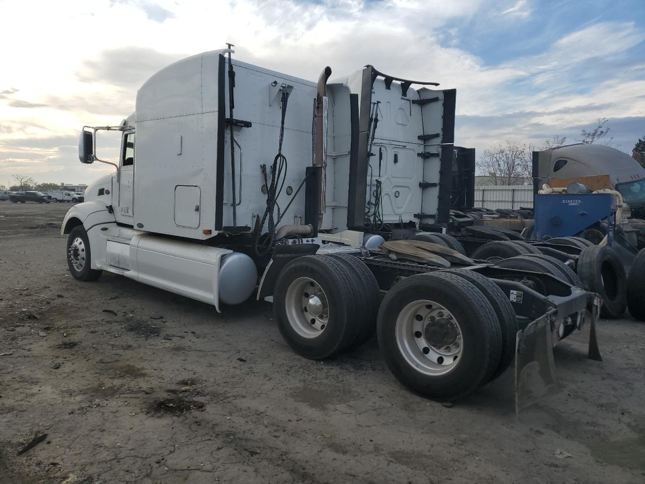 Image 3 of 2011 PETERBILT 386  2011 with VIN 1XPHDP9X8BD118288