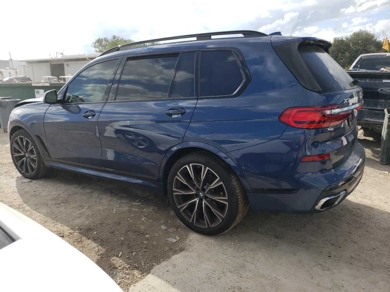 Изображение 2 2022 BMW X7 XDRIVE40I 2022 с VIN 5UXCW2C00N9L11688